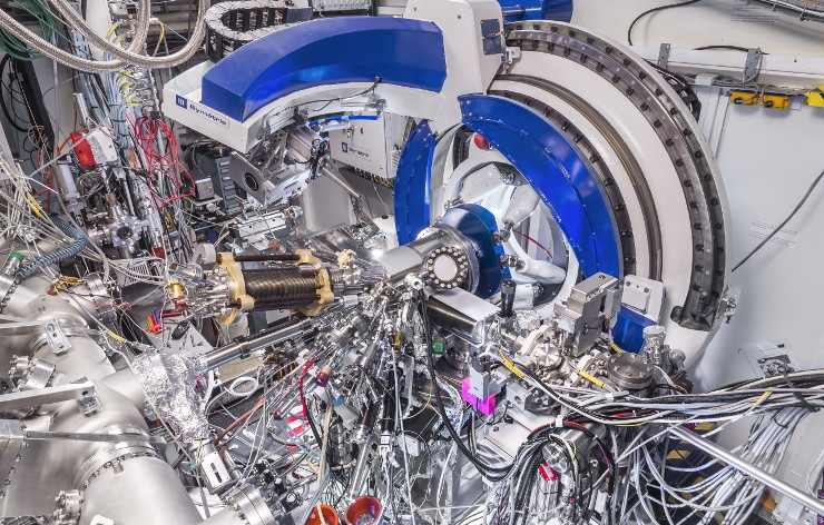 Gros plan sur la formation de nano-bulles d’hélium dans le tungstène